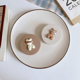 Niedlicher farbiger Kontaktlinsenbehälter für Welpen