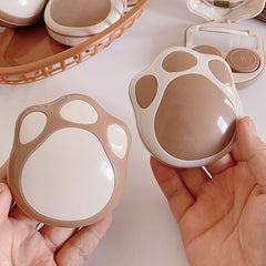 Lindo estuche para lentes de contacto de color pata de gato