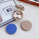 Rundes Etui für farbige Kontaktlinsen in warmer Milchkaffeefarbe