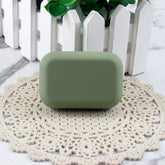 Estuche para lentes de contacto de color con superficie de pintura lisa