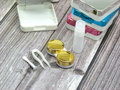 Estuche para lentes de contacto de color multicolor cuadrado galvanizado