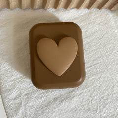 Etui für farbige Kontaktlinsen in Herzform