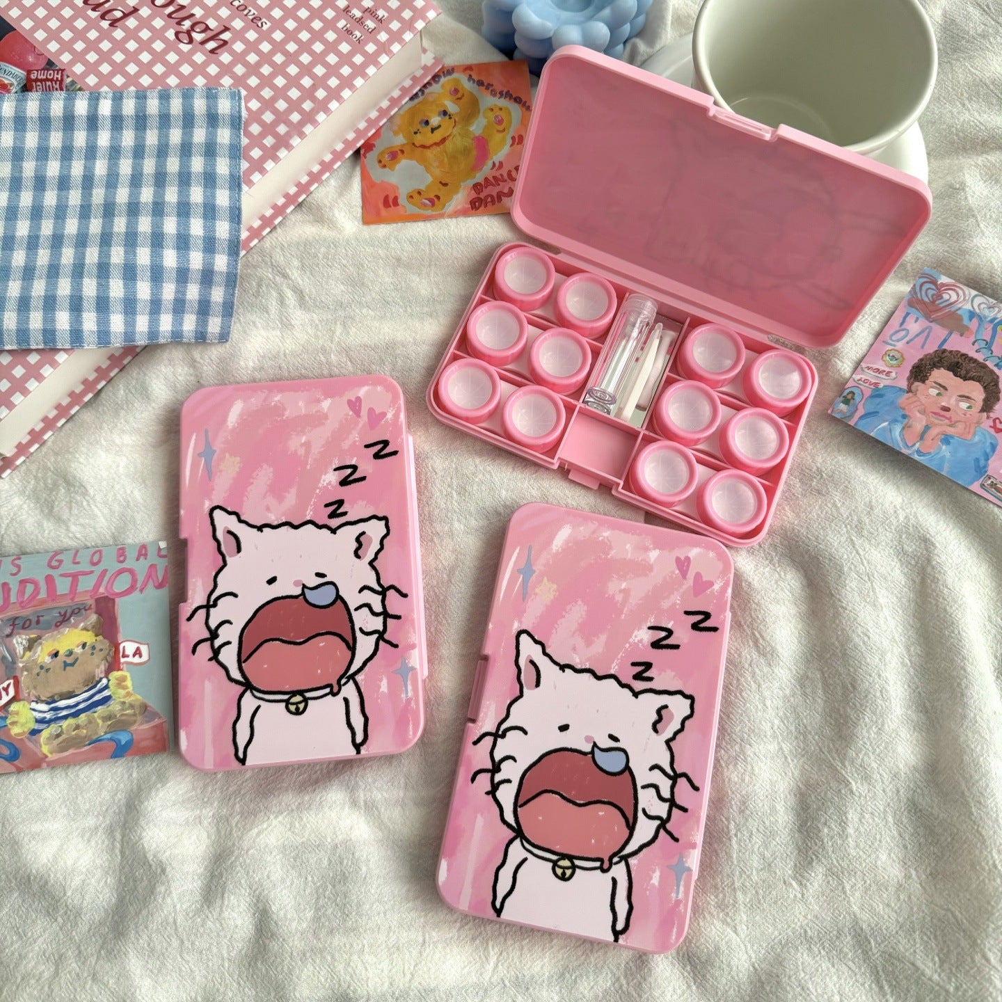 Sleepy Puppy And Cat Colored Contact Lens Case