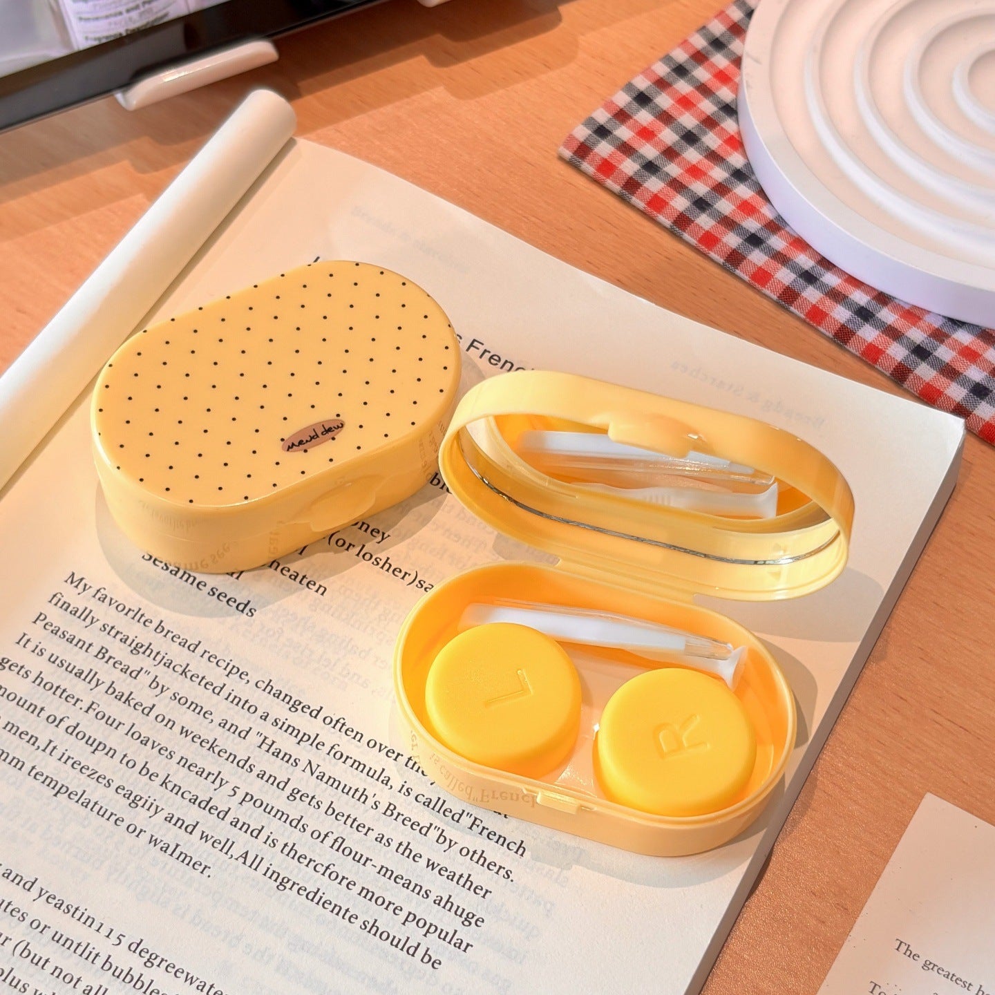 Retro Polka Dot Colored Contact Lens Case