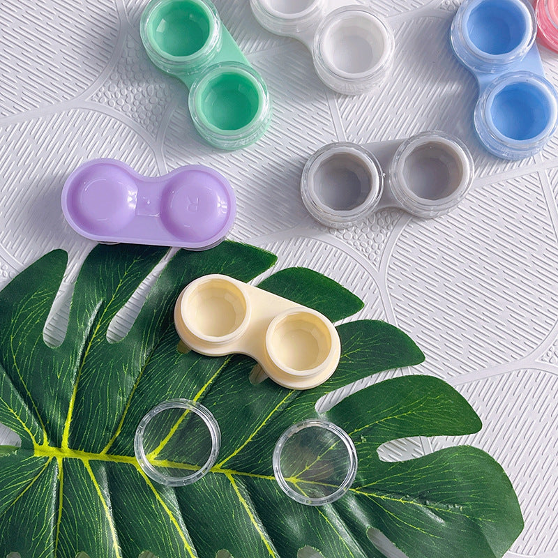 Kontrahiertes Etui für farbige Kontaktlinsen